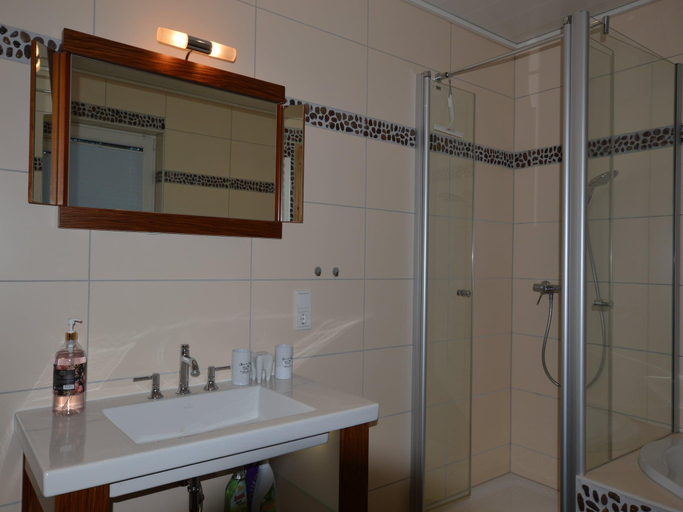 Bathroom 3, Wunderschone Ferienwohnung im Burgenland, Bernkastel-Wittlich