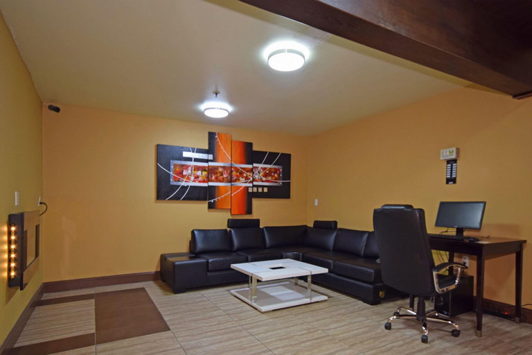 Public Area 2, Quality Inn Near Mammoth Mountain Ski Resort, Mono