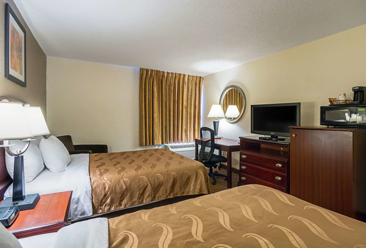 Bedroom 3, Quality Inn Fairmont, Marion