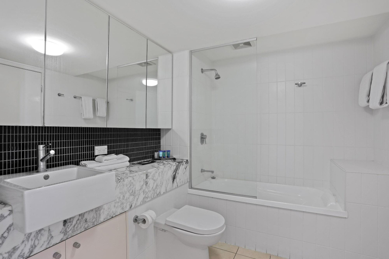Bathroom 5, Tweed Ultima Apartments, Tweed Heads