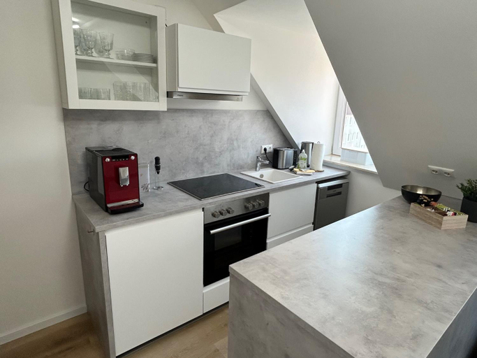 Others 5, HOL-Moderne Wohnung in zentraler Lage, Schallschutzfenster, EBK, Region Hannover