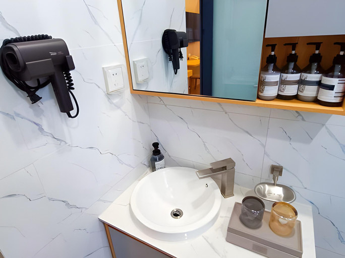 Bathroom, Ark House, Ruessei Kaev
