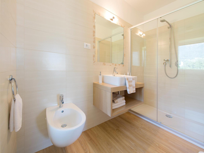 Bathroom 3, Apartment in Dorf Tirol near Spronser Lakes, Bolzano