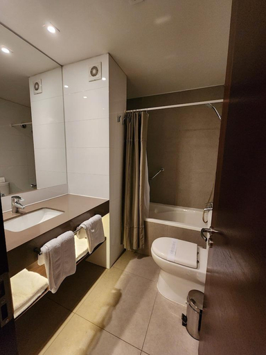 Bathroom 5, Hotel Los Espanoles Plus, Santiago