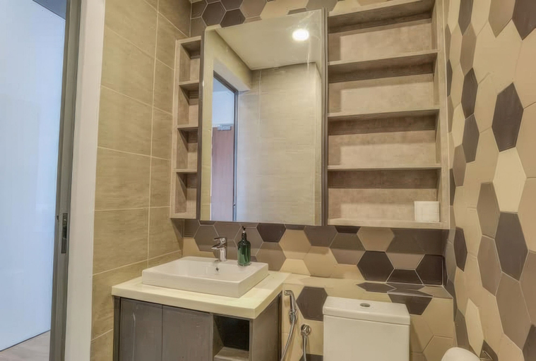 Bathroom 5, Jalan Ceylonz Suites KL, Kuala Lumpur