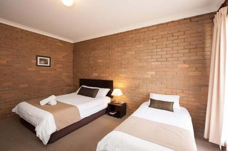 Bedroom 3, Albury Classic Motor Inn, Albury