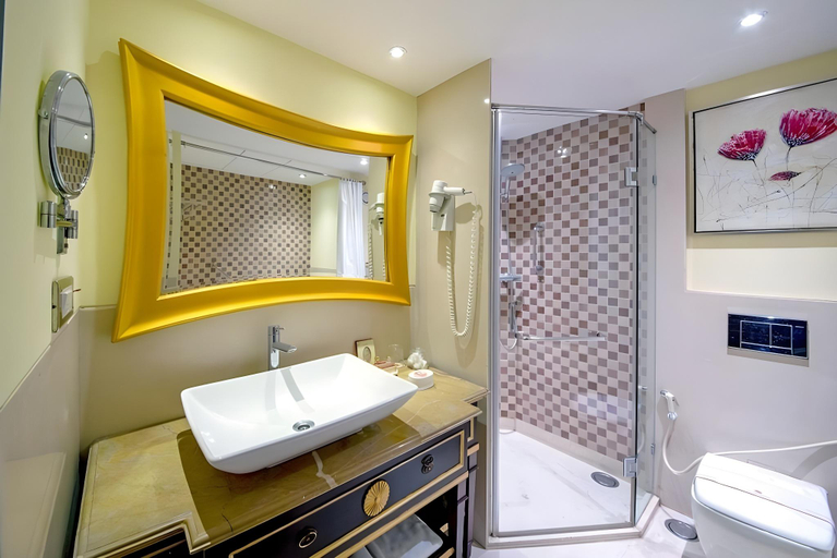 Bathroom 5, Hotel De Sovrani, North 24 Parganas