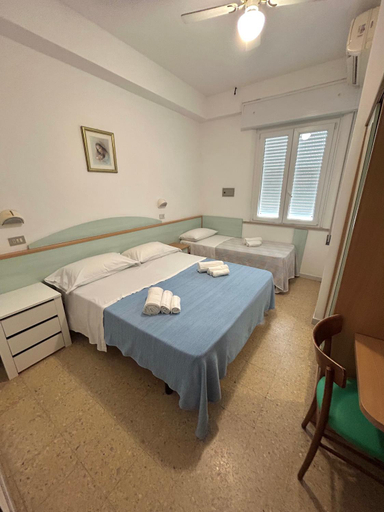 Bedroom 2, Hotel Caracas, Rimini
