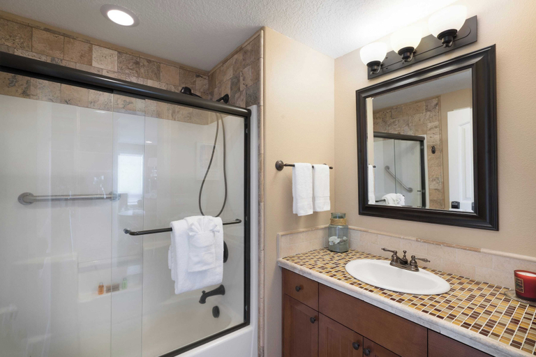 Bathroom 5, Blue Starfish by Avantstay Ocean Views & Direct Cannon Beach Access, Clatsop