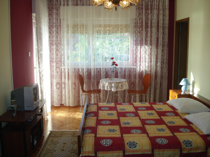 Bedroom 2, Coastal Comfort in Vinisce, Marina