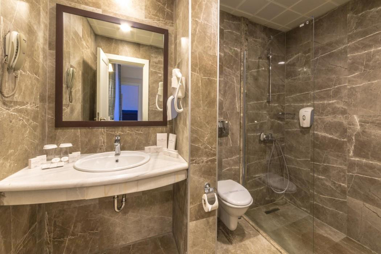 Bathroom 5, グランド ヤズチェ マルマリス パレス - オール インクルーシブ, Marmaris