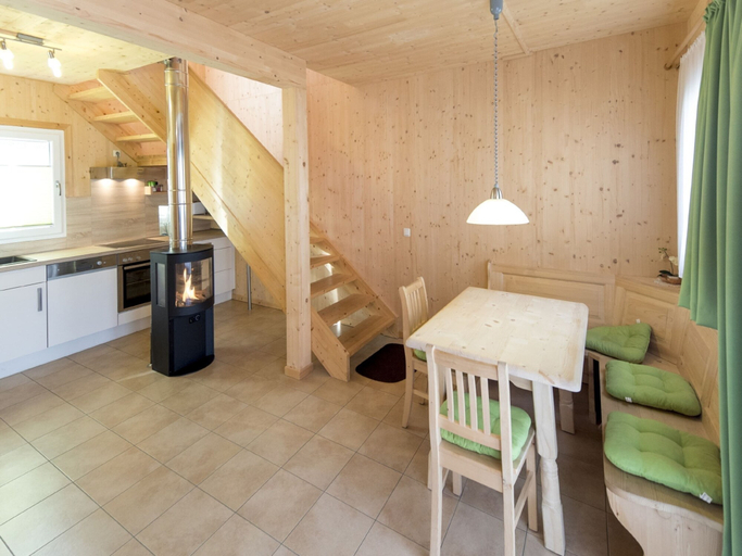 Dining 2, Attractive Chalet With Jacuzzi, Murau