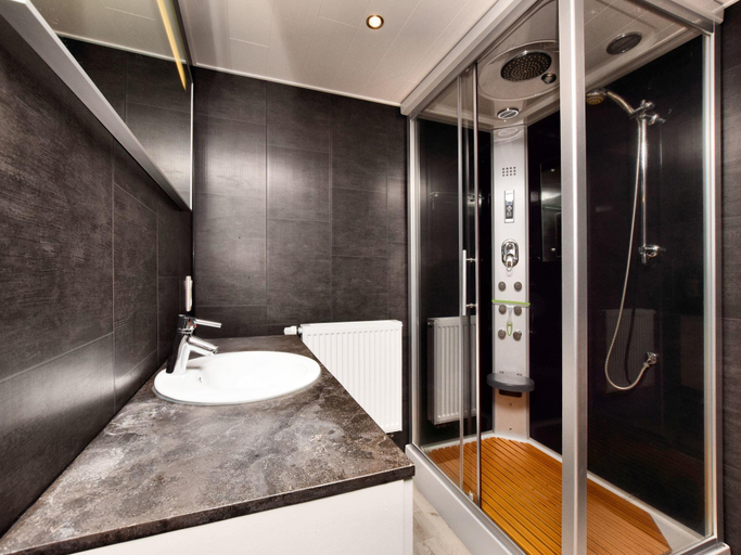 Bathroom 3, Modern family home with wellness, Luxembourg