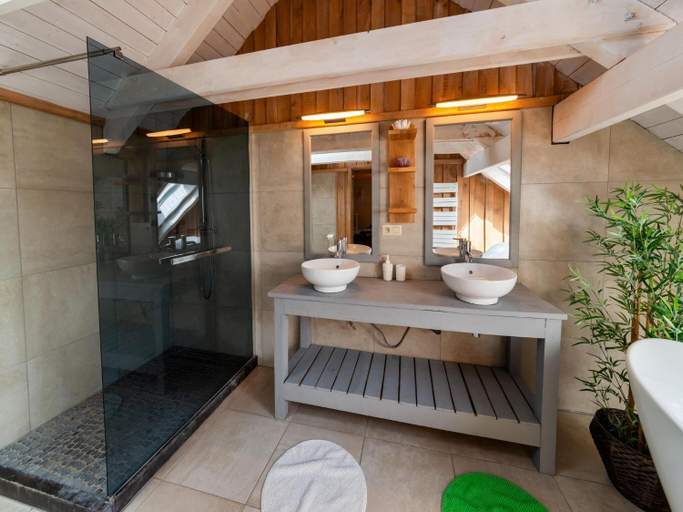 Bathroom 3, Lush holiday home with bubble bath and sauna, Namur