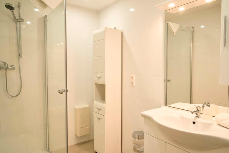 Bathroom 3, Hotel zur Post Ochsendorf, Helmstedt