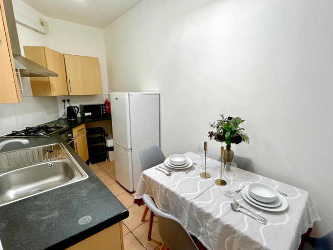 Others 4, Fulham Broadway Apartment by PrimeCityHosts, London