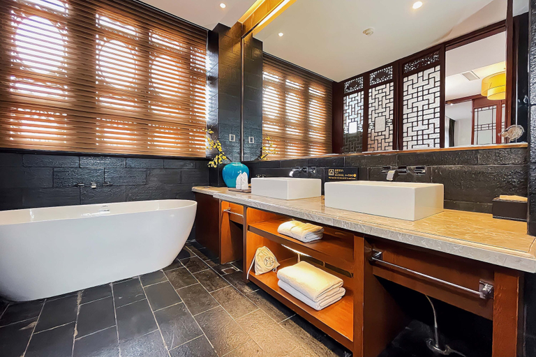 Bathroom 3, No.3 Garden Hotel, Kunming