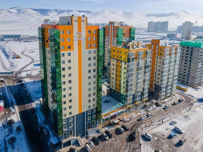 Exterior & Views