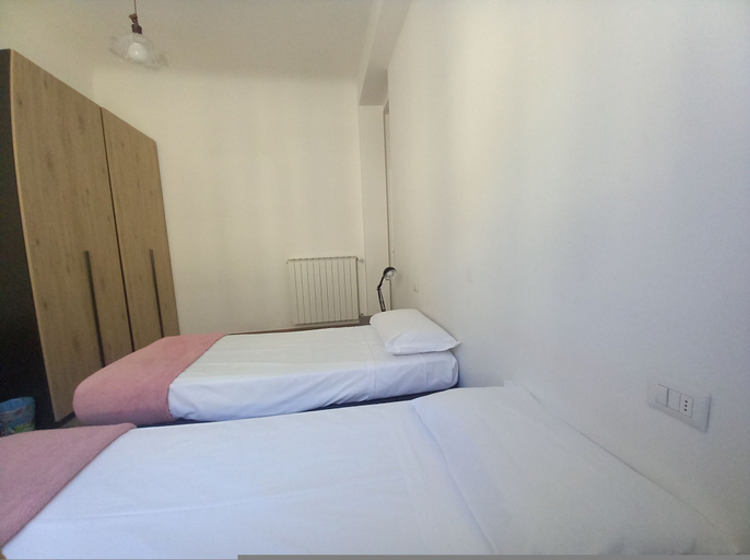 Room 5, Cavour 46 Second in Firenze, Florence