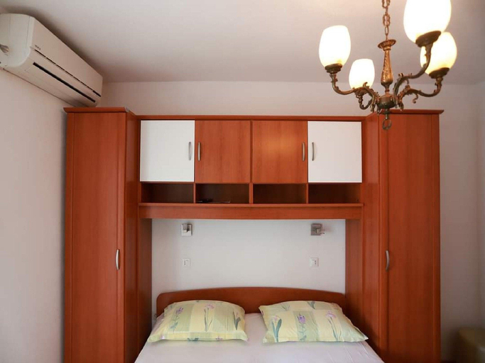 Bedroom 2, Apartments Pezo - Studio Apartment with Sea View, Baška Voda