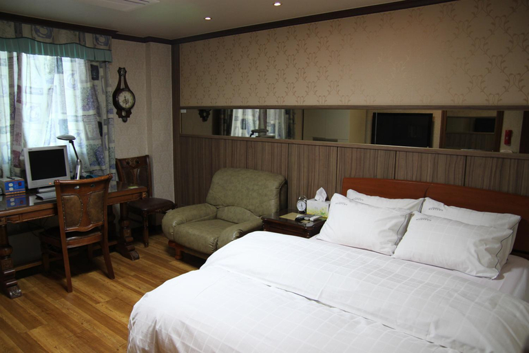Bedroom 3, Gunsan Western Hotel, Gunsan