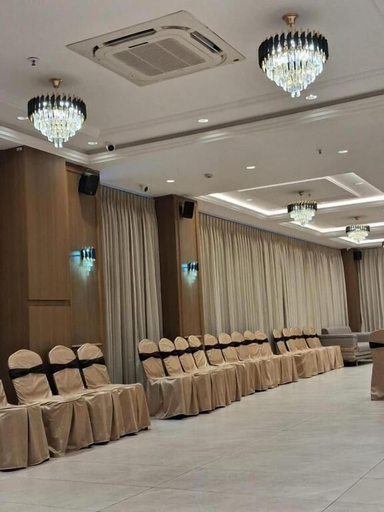 Business Facilities, Hotel Royal Bloom, Surat