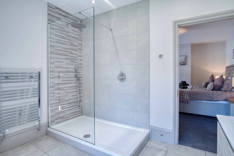 Bathroom 3, Cilrhiw Country House - Narberth, Pembrokeshire