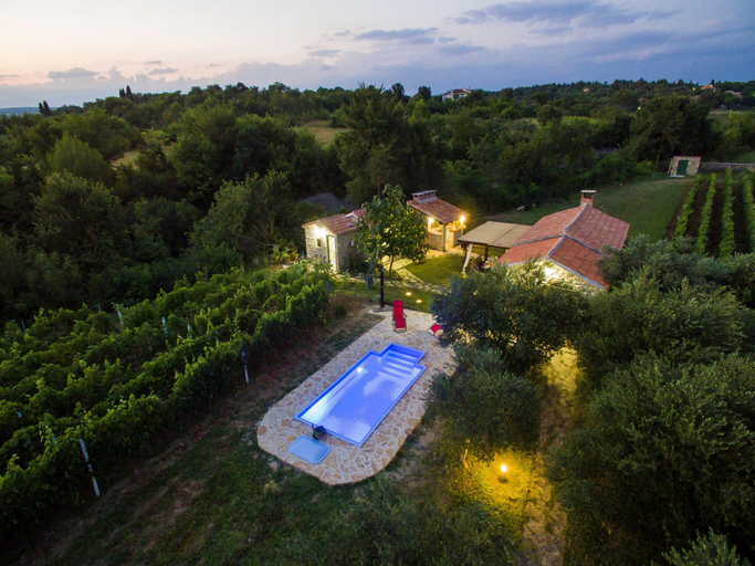 Sport & Beauty 2, Holiday Home near Adriatic Sea and Krka Falls, Benkovac