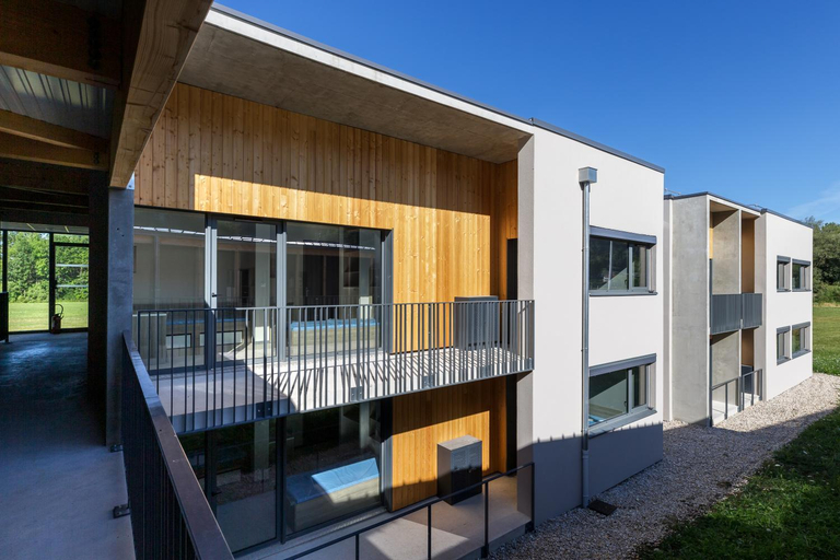 Exterior & Views