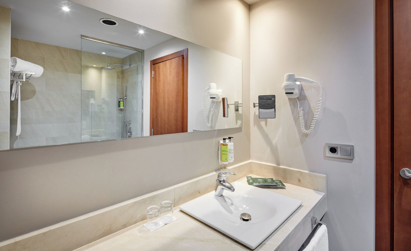 Bathroom 5, Hotel Sercotel Ciutat de Montcada, Barcelona