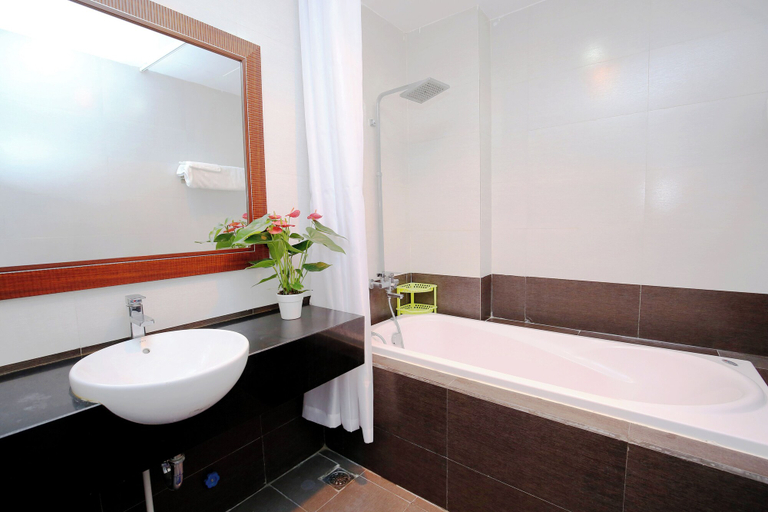 Bathroom 4, Sumitomo 12 - 535 Kim Ma, Ba Đình