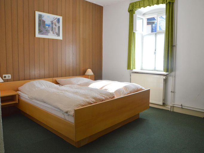 Bedroom 2, Urzig Heritage Riverside Stay, Bernkastel-Wittlich