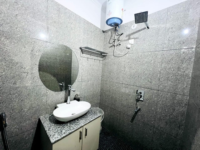 Bathroom 4, Hotel Jaisons, Garhwal