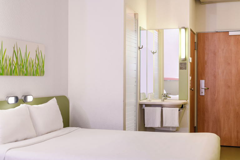 Bedroom 3, ibis budget Sevilla Aeropuerto, Sevilla