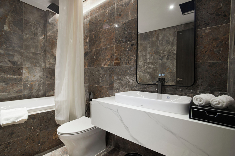 Bathroom 5, Grandview Hotel & Residence, Đống Đa