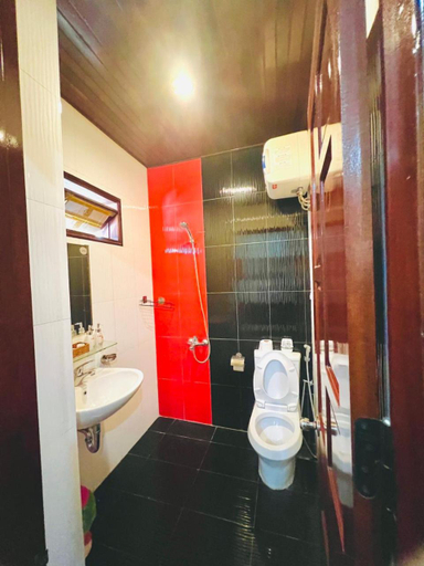 Bathroom 3, Canary Homestay, Huế