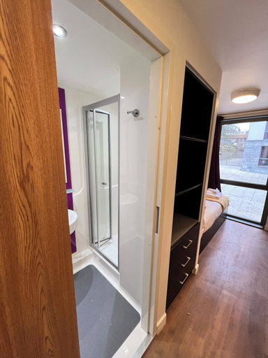 Others 3, Ensuite Room @ Astor House by Pureserviced, Plymouth