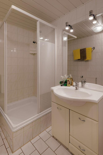 Bathroom 4, Hotel Thuringenschanze, Schmalkalden-Meiningen
