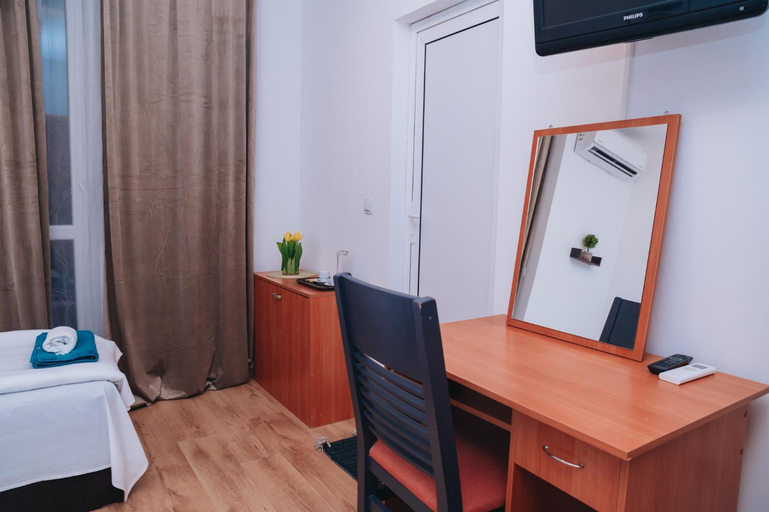Others, BASSO Guest Rooms, Perushtitsa