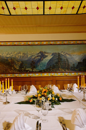 Food & Drinks 4, Hotel Ambassador, Brig