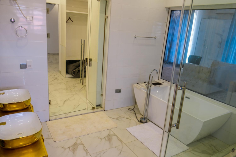 Bathroom 3, Steaman Heights, Kumasi