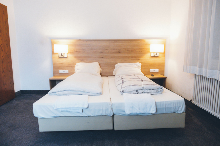 Bedroom 3, Hotel Allee 25, Stuttgart