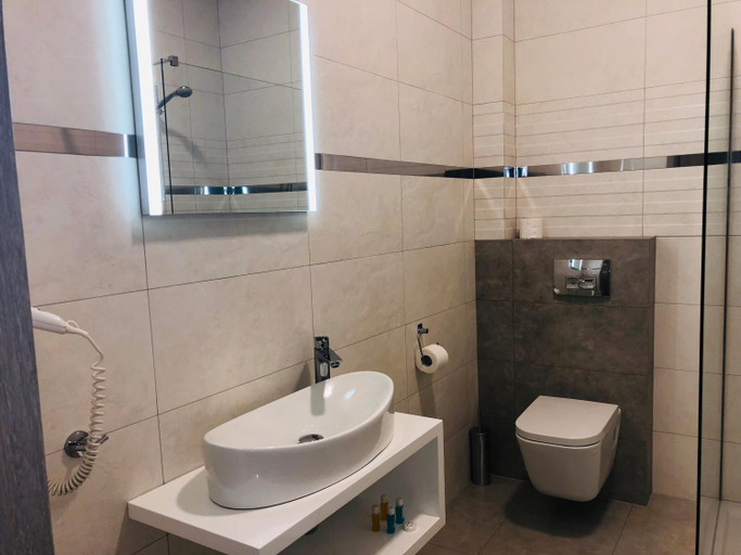Bathroom 3, Park Hotel Dobrodzien, Olesno