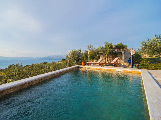 Sport & Beauty 2, Villa Roza - One Bedroom with Swimming Pool, Postira