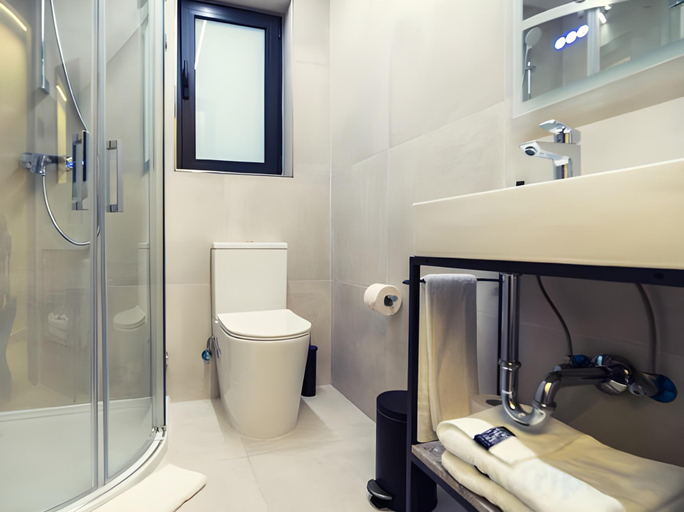 Bathroom 5, Onyx Hotel, St Julian's