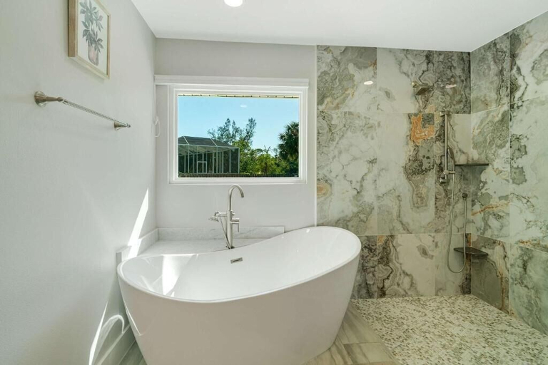 Bathroom 1, Luxury Waterfront Home in Sarasota, Sarasota