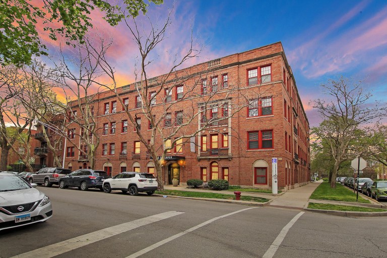 Exterior & Views, Chic 1BR - Harper rep, Cook