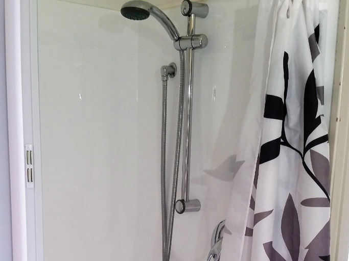 Bathroom 2, Stonehaven Motel, Whangarei