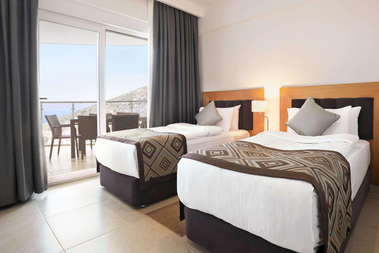 Bedroom 4, Ramada Hotel & Suites by Wyndham Kusadasi, Kuşadası