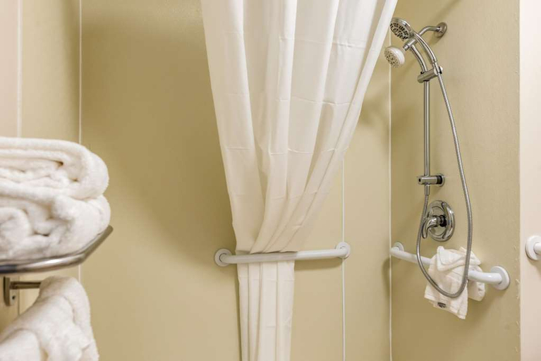 Bathroom 4, Red Lion Inn & Suites Bucyrus North, Crawford